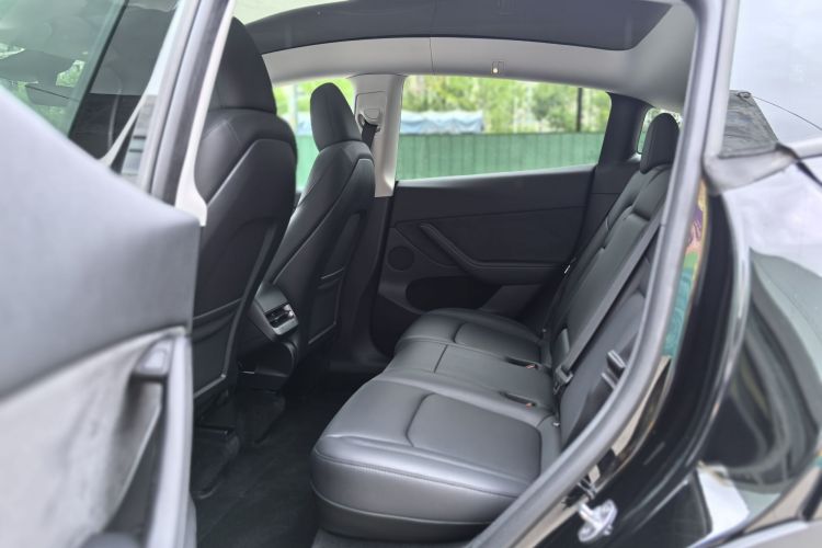 Tesla Model Y 2023 car image #12