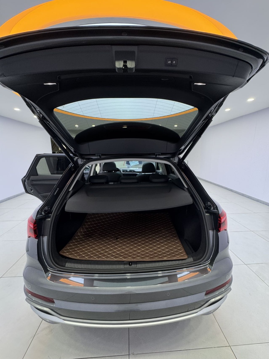 Audi Q3 2022 car image #8