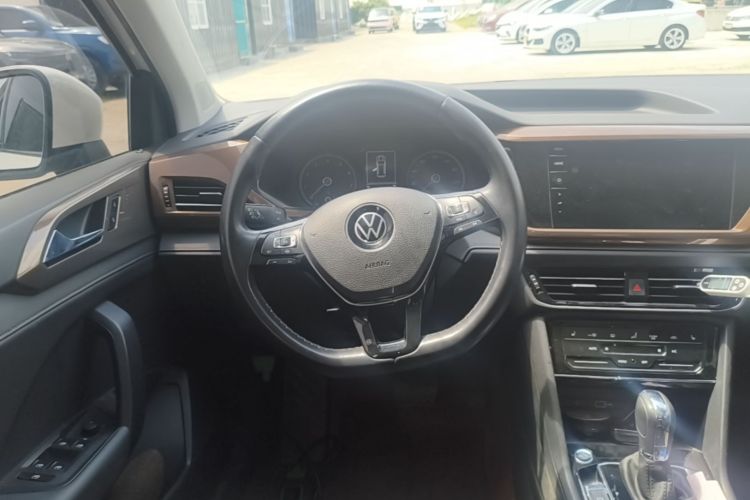 Volkswagen Tharu 2020 car image #11