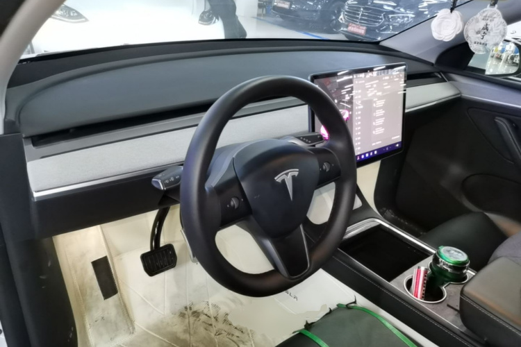 Tesla Model Y 2024 #10 Tesla Model Y 2024 immagine di auto #10