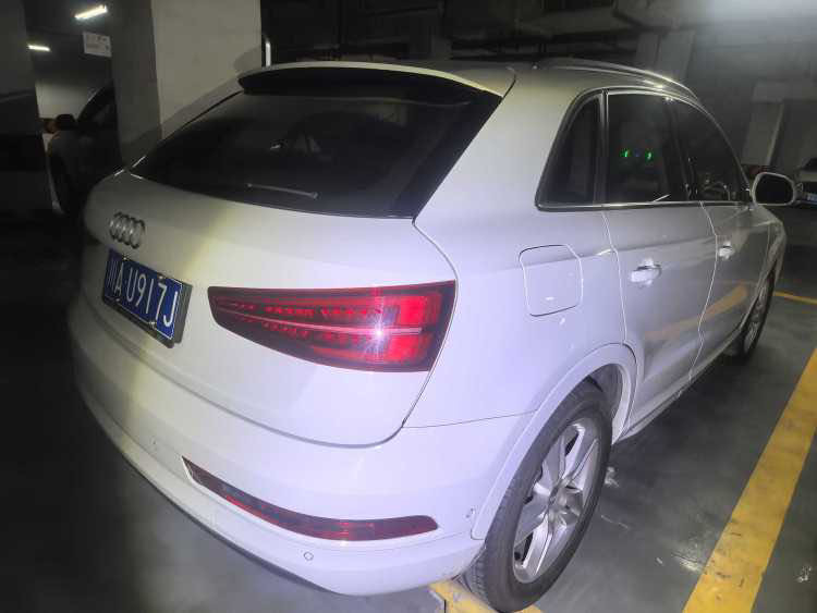 Audi Q3 2016 car image #7