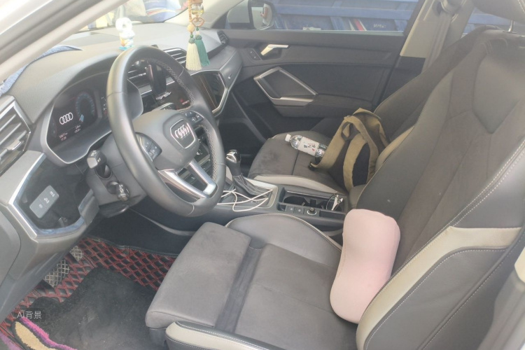 Audi Q3 2022 car image #17