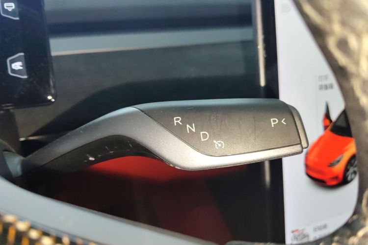 Tesla Model Y 2021 car image #18