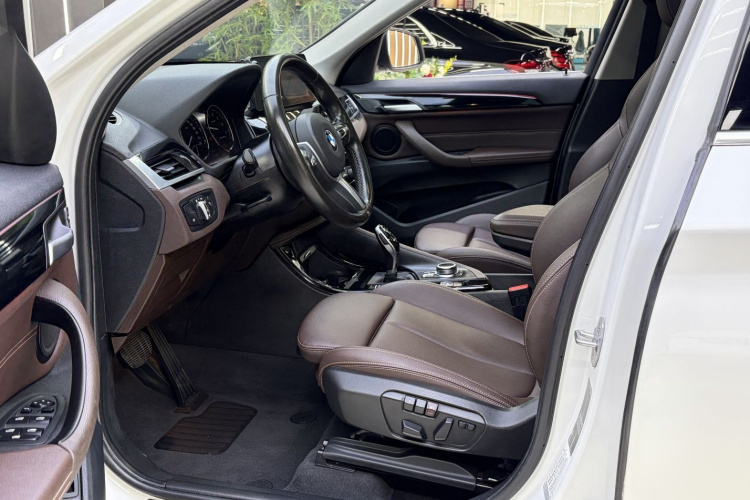 BMW X1 2020 car image #13