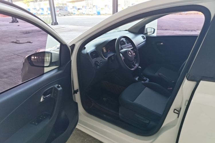 Volkswagen Polo 2018 car image #16
