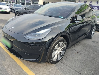 Tesla Model Y 2023 Tesla Model Y 2023 car image
