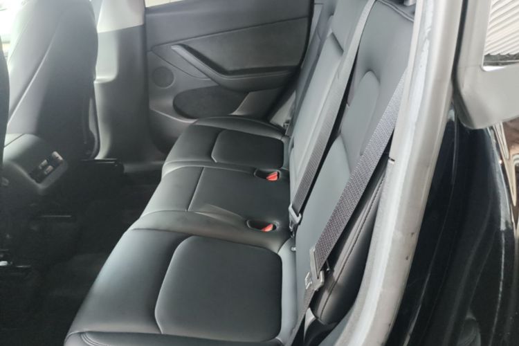 Tesla Model Y 2023 immagine di auto #17