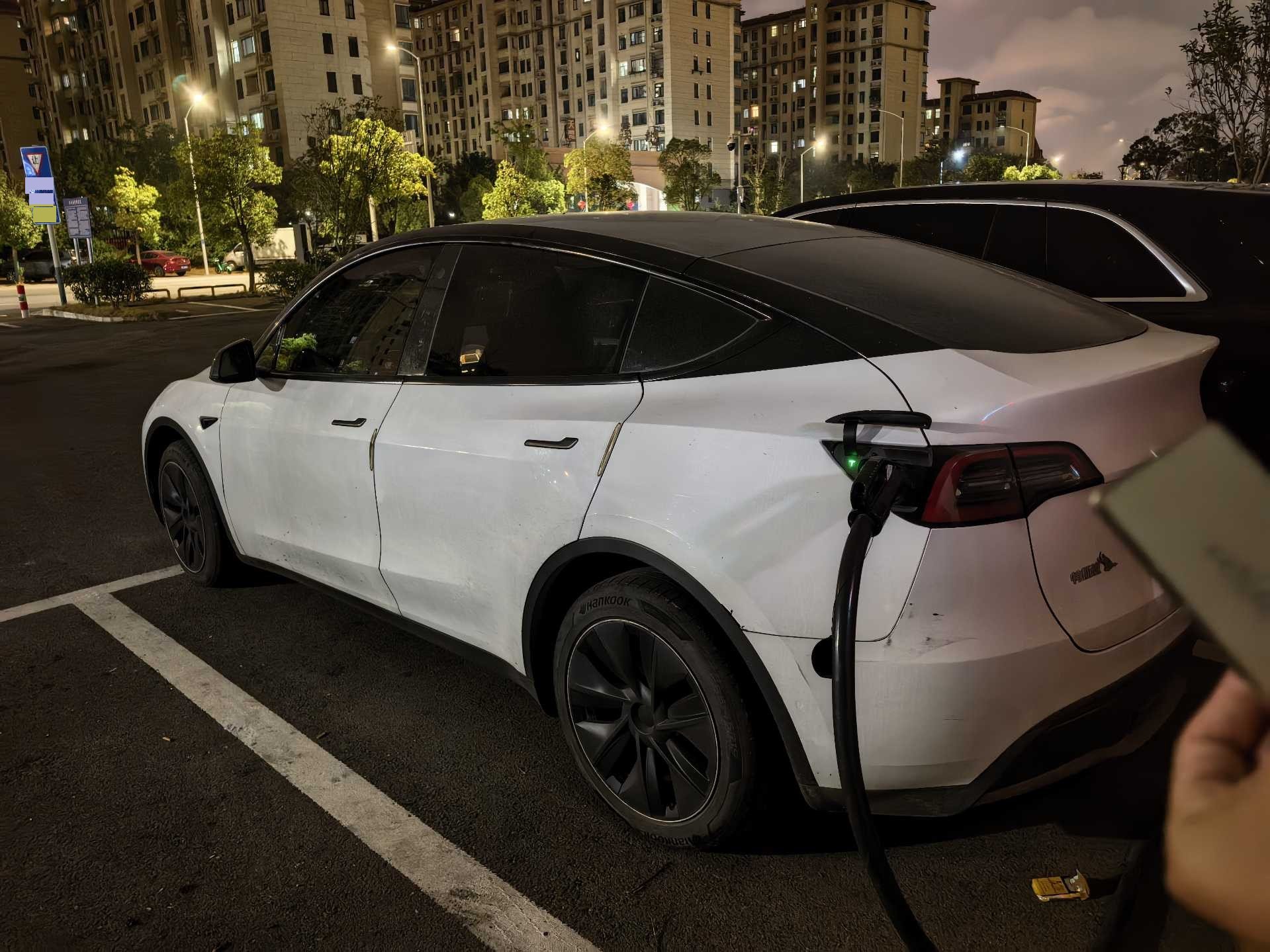 Tesla Model Y 2023 #5 Tesla Model Y 2023 car image #5