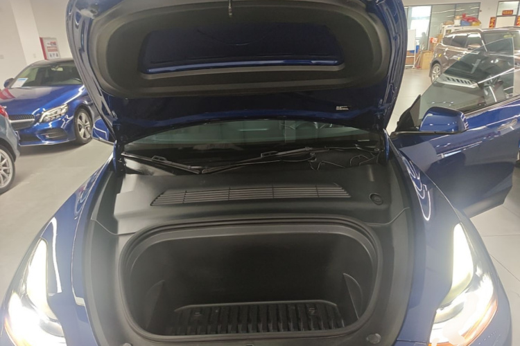 Tesla Model Y 2021 #20 Tesla Model Y 2021 car image #20