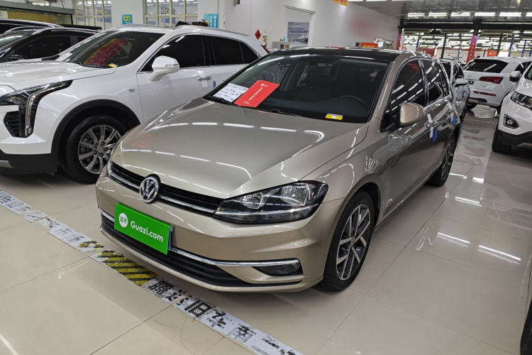 Volkswagen Golf 2020 car image #2