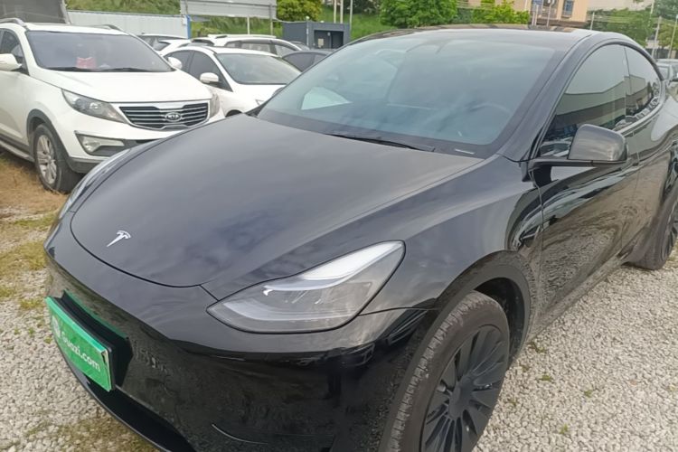 Tesla Model Y 2023 car image #2