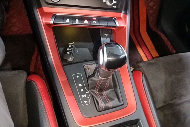 Audi Q3 2020 car image #14