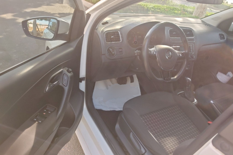 Volkswagen Polo 2016 car image #16