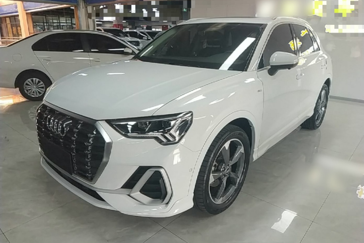 Audi Q3 2021 car image #2