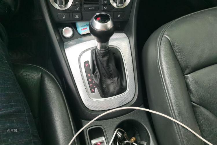 Audi Q3 2016 car image #16