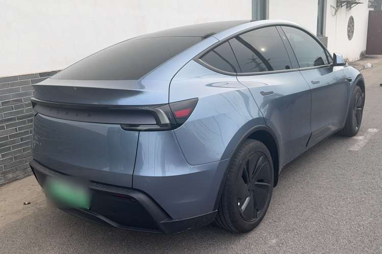 Tesla Model Y 2026 #6 Tesla Model Y 2026 car image #6