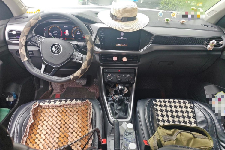 Volkswagen T-Cross 2022 car image #11