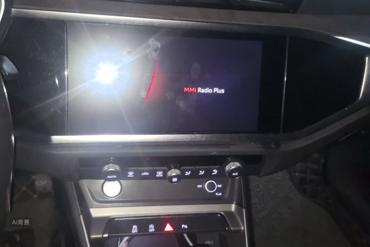 Audi Q3 2020 car image #15