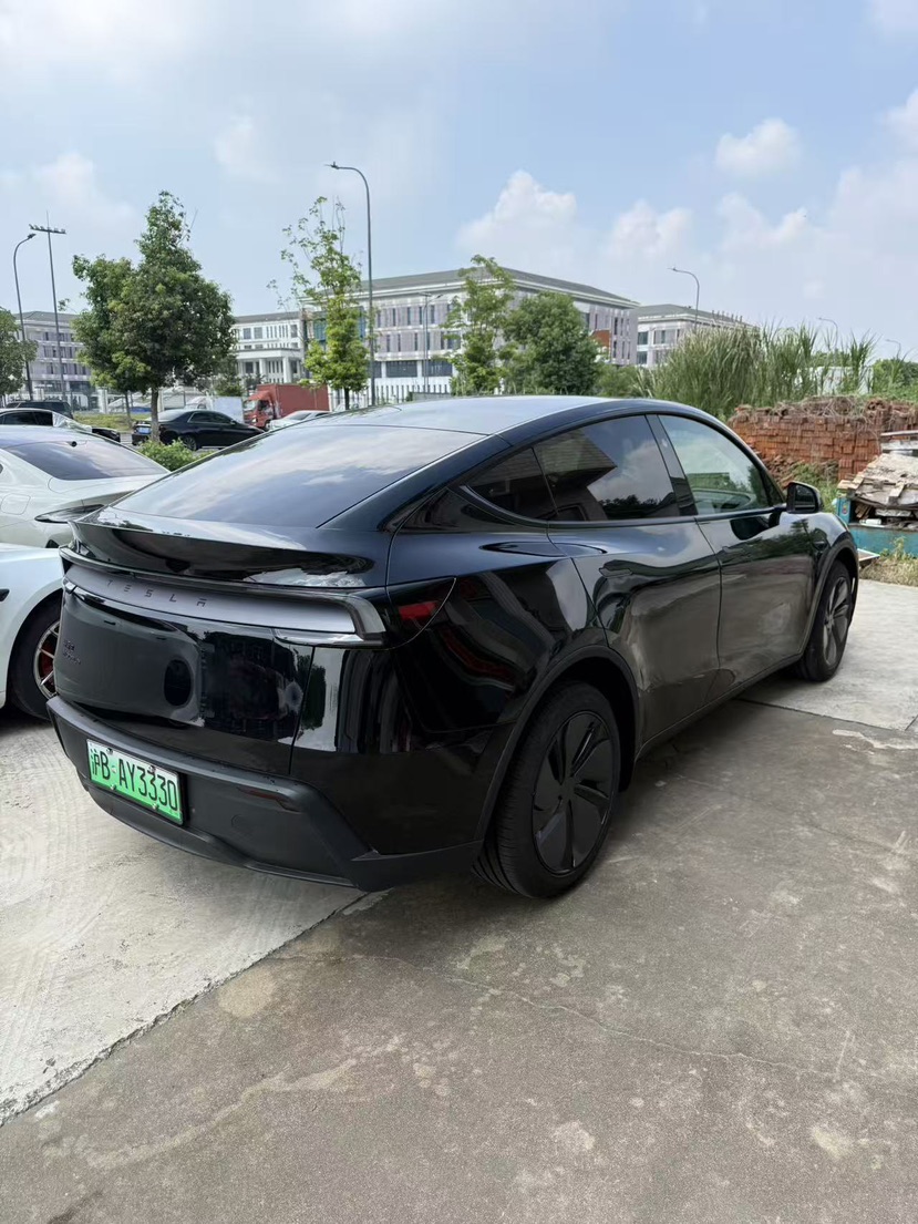Tesla Model Y 2026 #3 Tesla Model Y 2026 car image #3