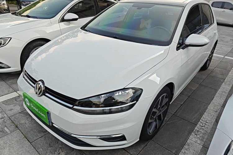 Volkswagen Golf 2020 car image #2