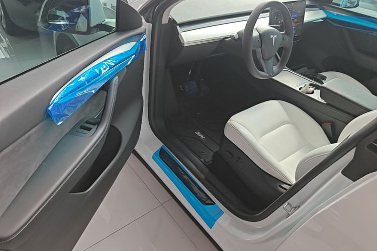 Tesla Model Y 2023 #16 Tesla Model Y 2023 car image #16
