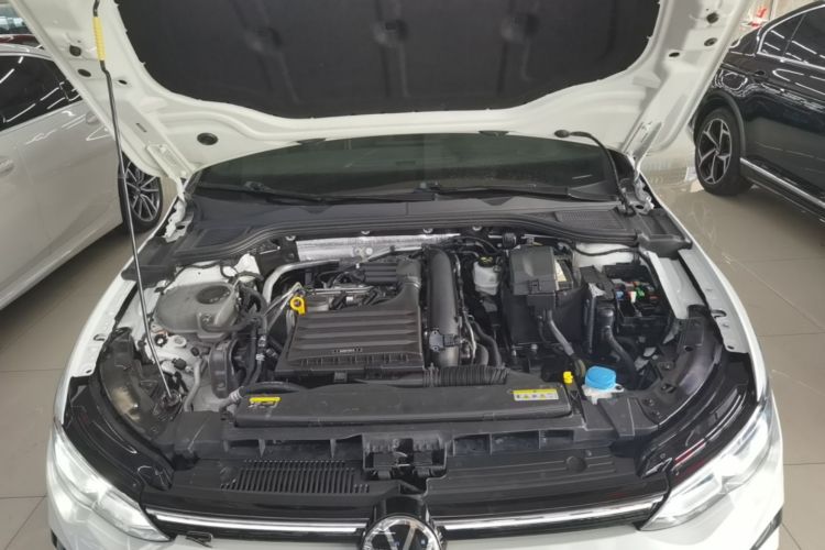 Volkswagen Golf 2022 car image #22