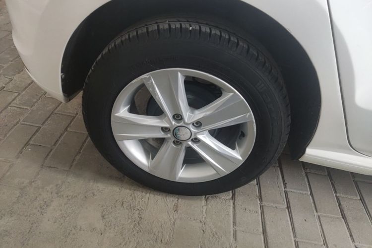 Volkswagen Polo 2016 car image #10