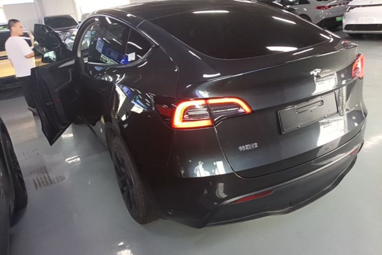 Tesla Model Y 2024 #5 Tesla Model Y 2024 car image #5