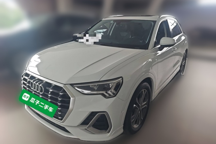 Audi Q3 2022 car image #2
