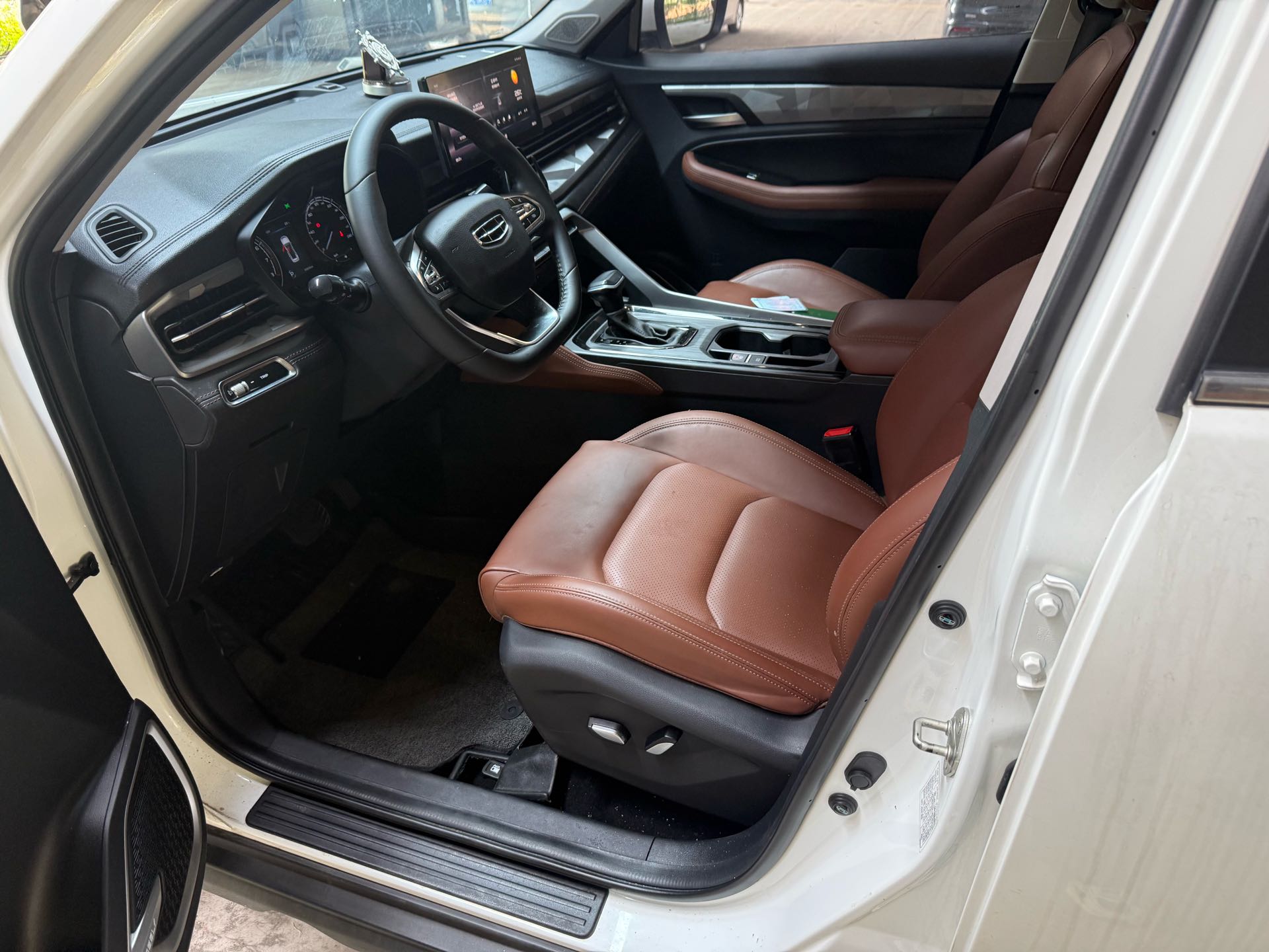 GEELY Vision X6 2021 immagine di auto #4