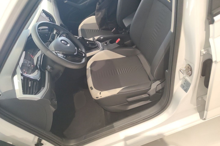 Volkswagen Polo 2022 car image #17