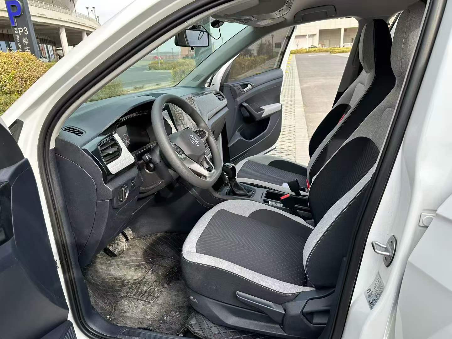 Volkswagen Tharu 2026 car image #3