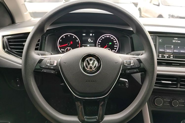 Volkswagen Polo 2021 car image #11