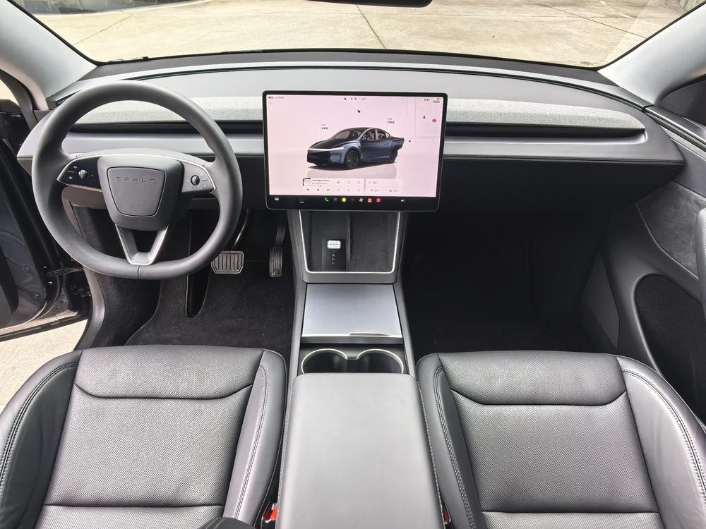 Tesla Model Y 2025 #17 Tesla Model Y 2025 car image #17