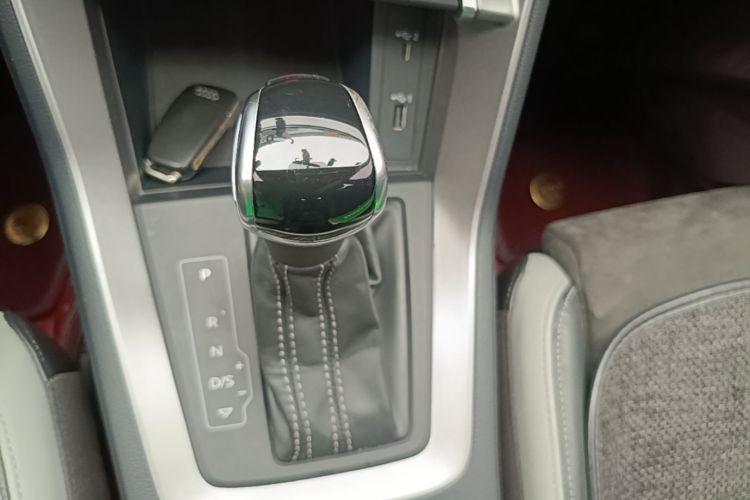 Audi Q3 2021 car image #18