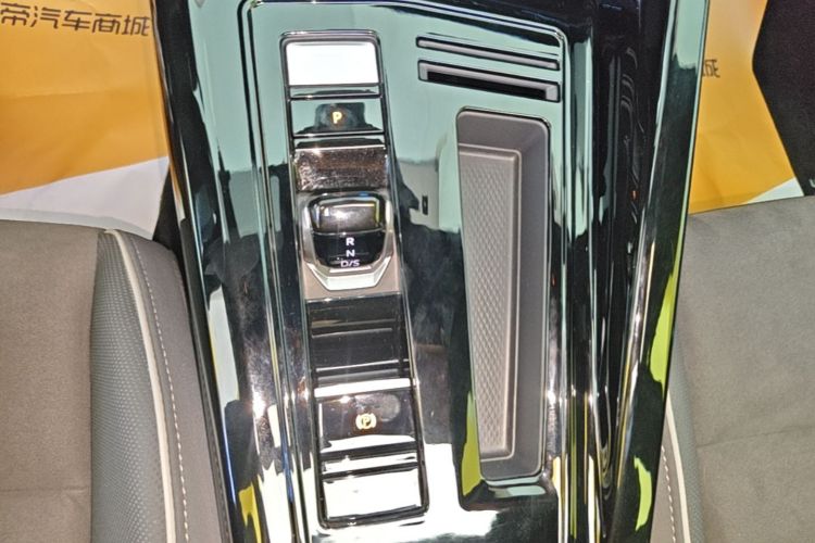 Volkswagen Golf 2024 car image #18