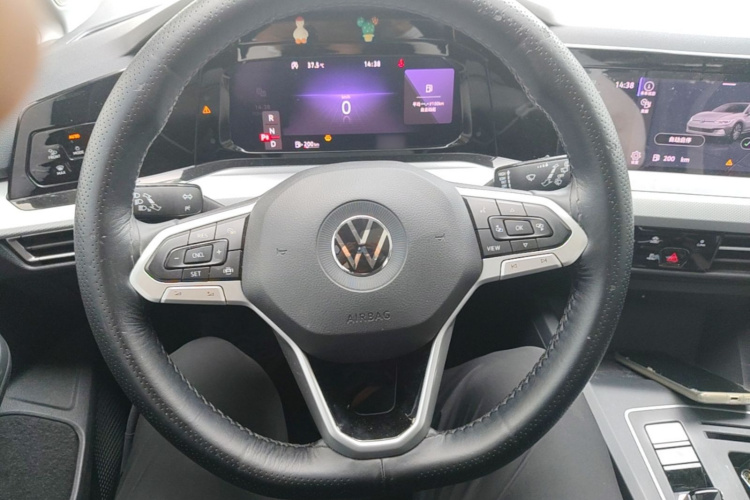 Volkswagen Golf 2022 car image #11