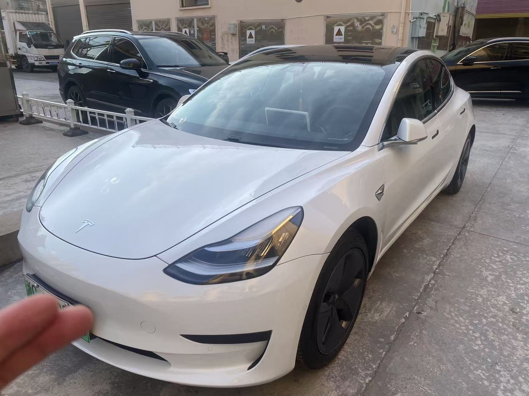 Tesla Model 3 2020 car image 