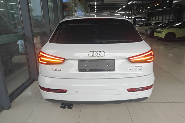 Audi Q3 2018 car image #6