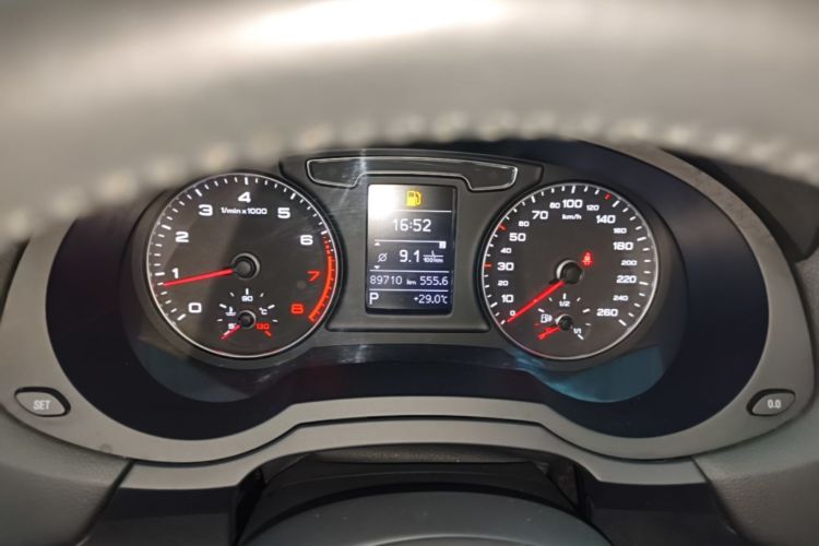 Audi Q3 2017 #16 Audi Q3 2017 car image #16