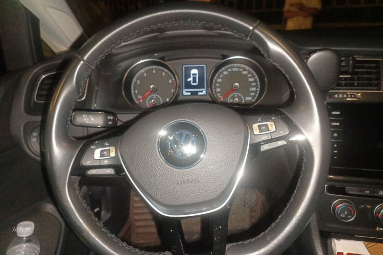 Volkswagen Golf 2020 car image #12