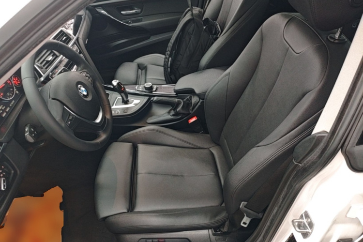 BMW 3 Series GT 2018 car image #15