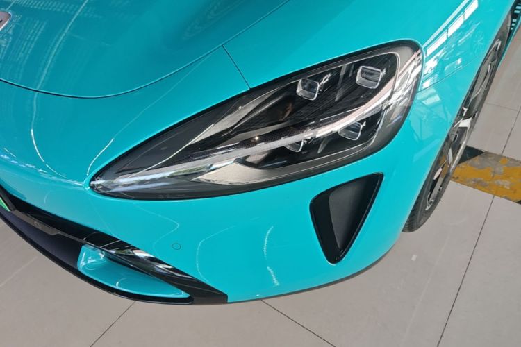 MI SU7 2025 immagine di auto #27