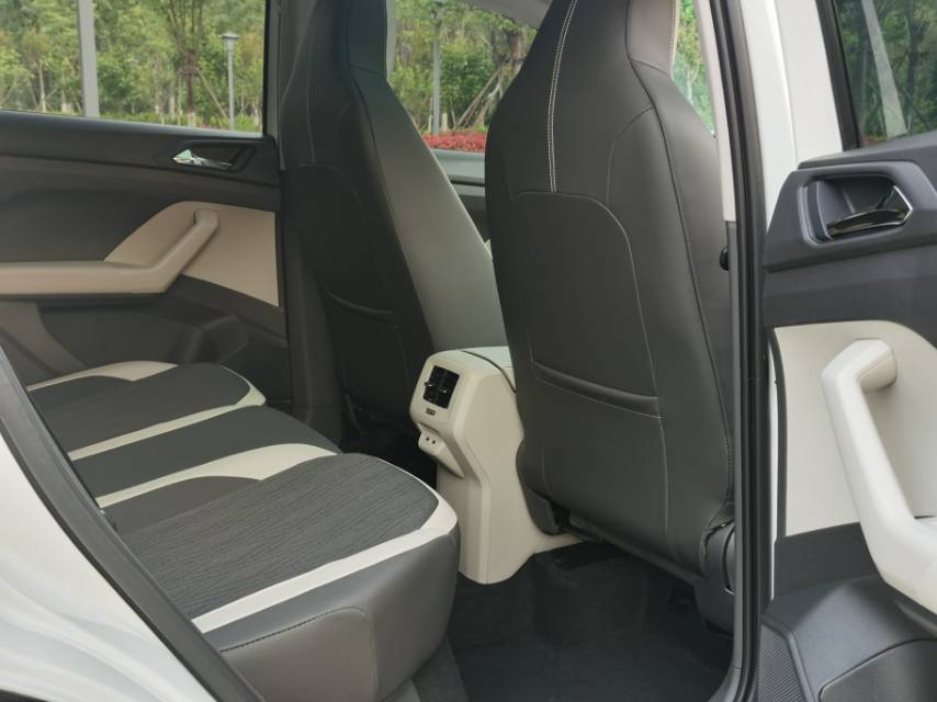 Volkswagen T-Cross 2023 car image #8