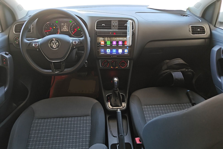 Volkswagen Polo 2017 car image #10