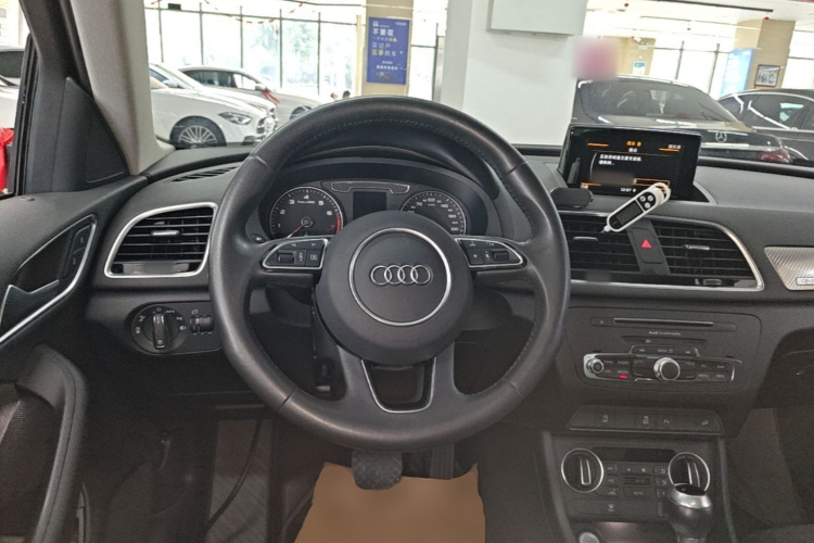 Audi Q3 2019 #11 Audi Q3 2019 car image #11