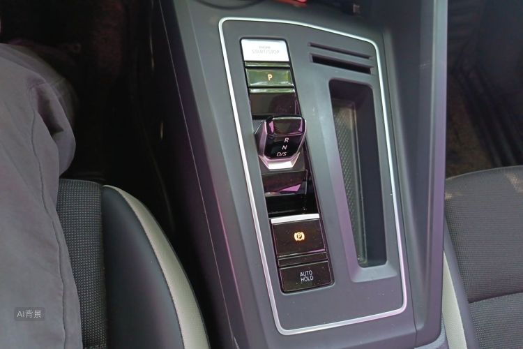 Volkswagen Golf 2021 car image #16
