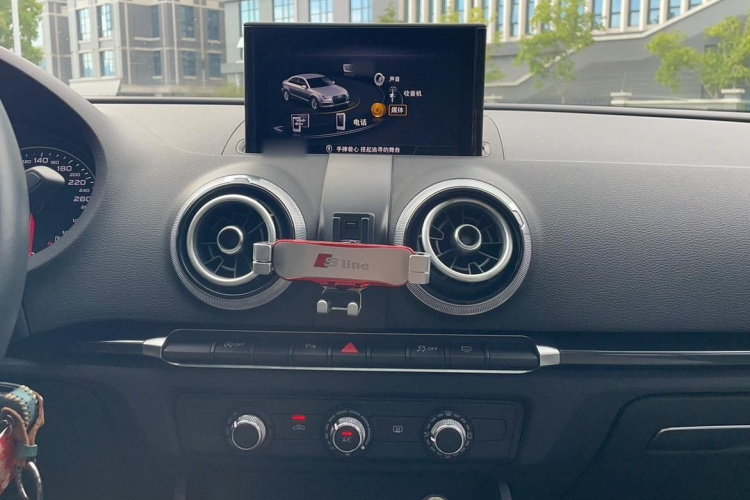 Audi A3 2019 صورة سيارة #18