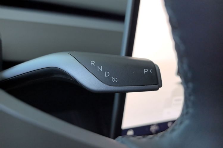 Tesla Model Y 2023 #14 Tesla Model Y 2023 car image #14
