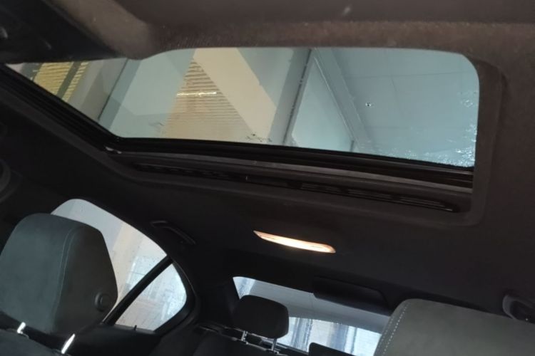BMW 3 Series 2018 car image #18